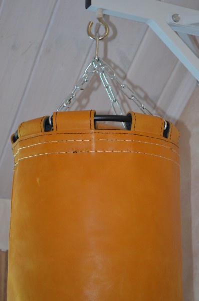 Рокки 120х40 см. 50 кг кожа рыжий из каталога боксерских мешков и груш в Тольятти по цене 27440 ₽